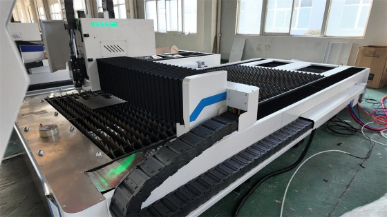 Máquina de corte laser fibra CNC 3000W RB3015