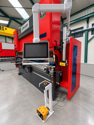 Quinadora CNC Delem DA53TX