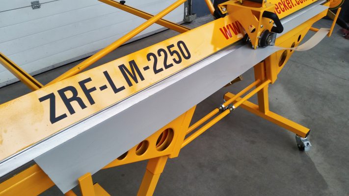 Máquina de dobrar chapa manual ZRF-M 2250 mm