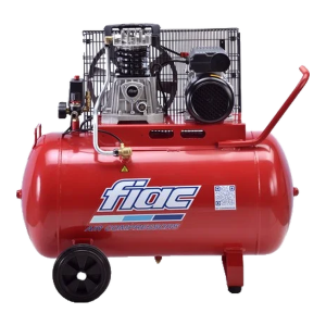 FIAC AB 100/3-3-MC de lado: depósito vermelho de 100 L, proteção da correia em rede, manómetros e pega