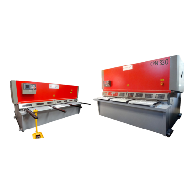 Korpleg CPN 330, guilhotina hidráulica pendular para chapa com painel CNC e pedal