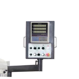 Painel de comando com visor digital da fresadora Optimum MF 4-B montado em braço