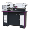 Torno de bancada TU 2807 Optimum branco sobre móvel cinzento com gavetas e porta, vista de frente