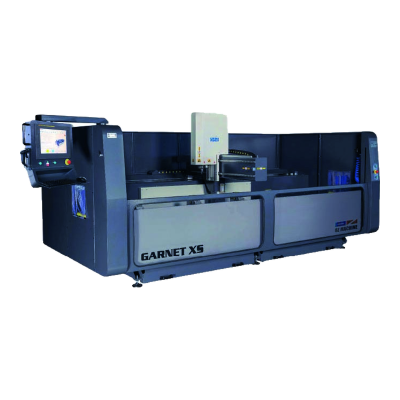 Garnet XS da OZ Machine, centro de maquinagem CNC de 3+1 eixos com cabine de proteção