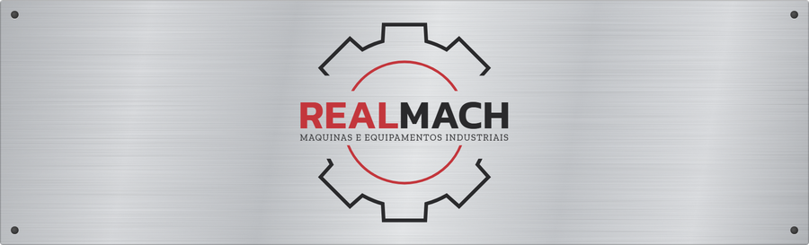 Chapa das máquinas RealMach em aço escovado, com o logótipo RealMach – Máquinas e Equipamentos Industriais